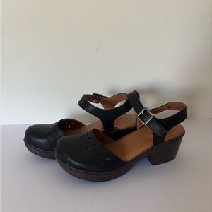 BRAND NEW B.O.C. BORN CONCEPT LOW HEEL SANDAL